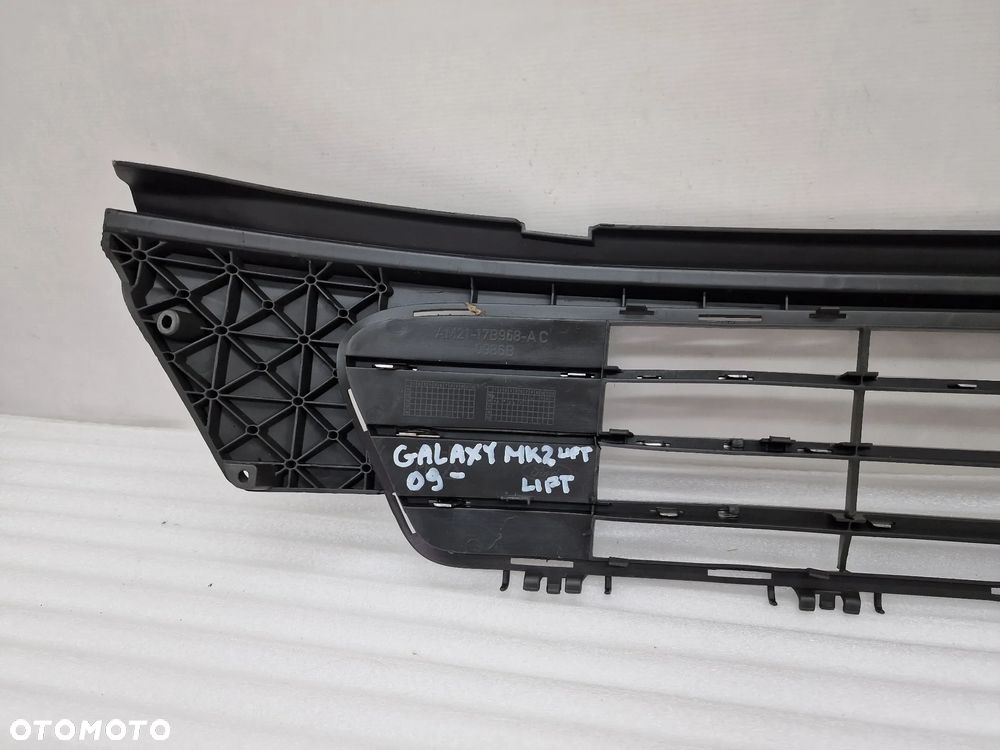 FORD GALAXY MK2 LIFT 09-15 Z CHROMAMI KRATKA ŚRODKOWA ZDERZAKA PRZEDNIEGO , NR AM21-17B968-AC , NR AUKCJI K144 - 16