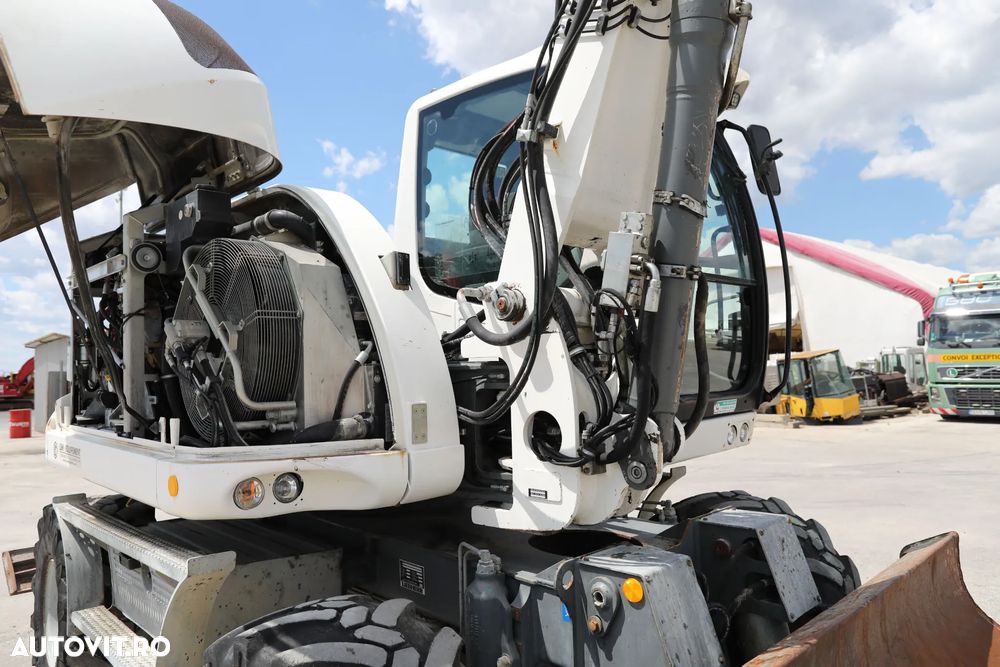 Liebherr A910 Compact - 13