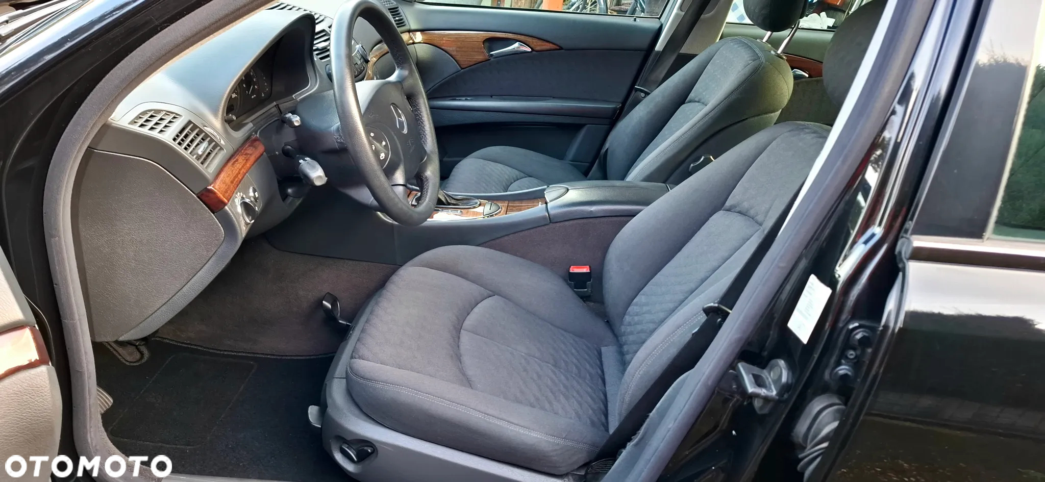 Mercedes-Benz Klasa E 320 Classic - 19