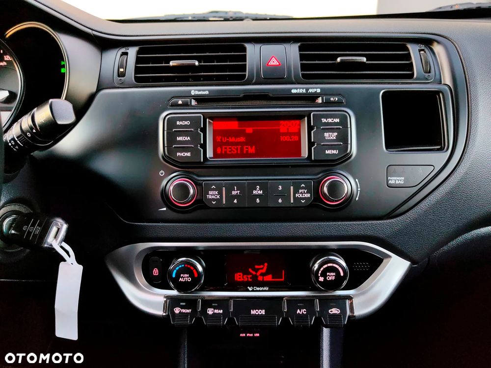 Kia Rio 1.4 Fifa World Cup Edition - 32