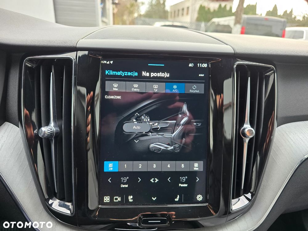 Volvo XC 60 T6 Plug-In Hybrid AWD Plus Dark - 22