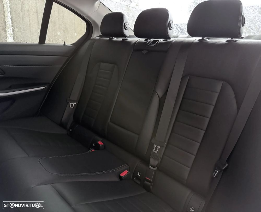BMW 330 e Pack Desportivo M Auto - 33