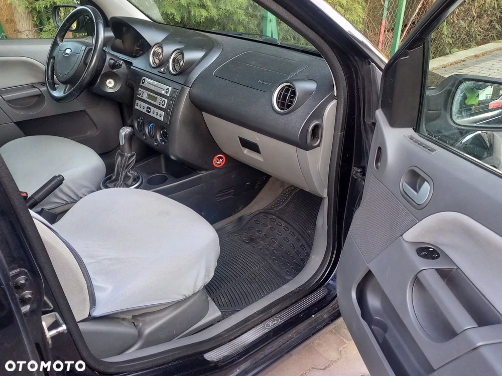 Ford Fiesta 1.4 Ghia - 33