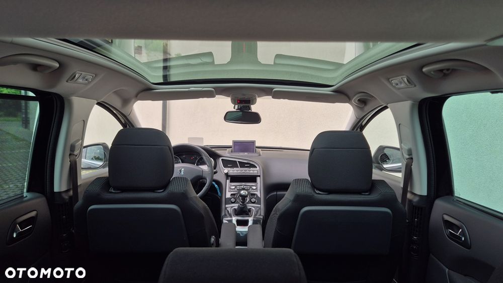 Peugeot 5008 2.0 HDi Premium + - 24