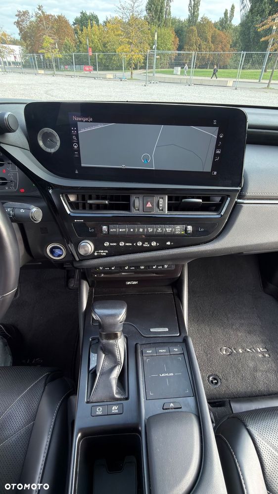 Lexus ES 300h F Sport Design - 7