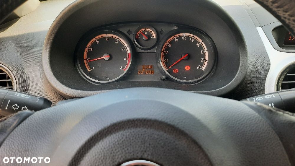 Opel Corsa 1.2 16V Essentia - 12