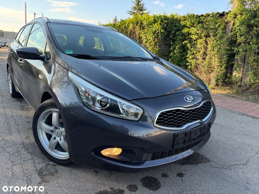 Kia Ceed 1.6 GDI ISG Dream Team Edition - 1