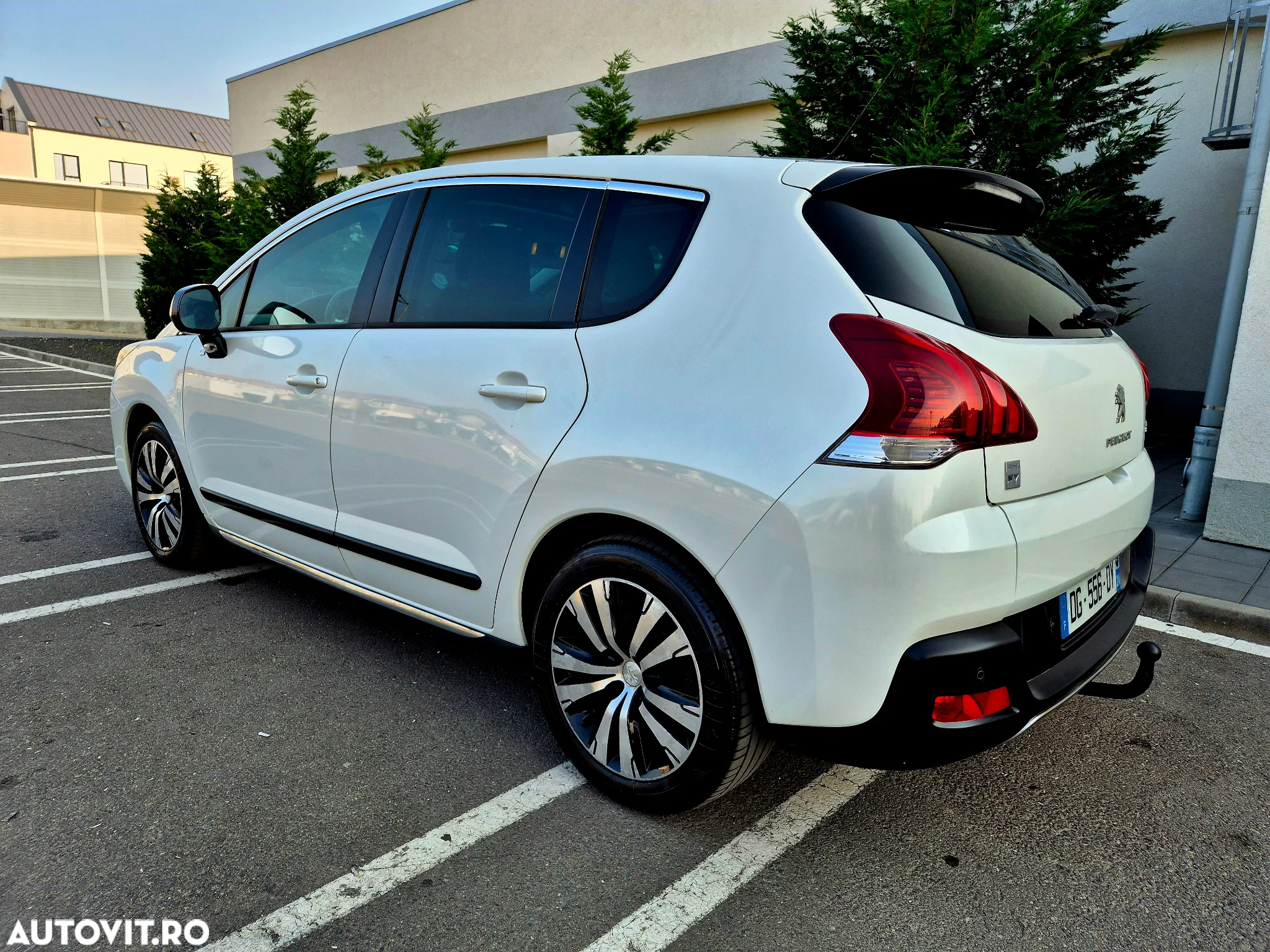 Peugeot 3008 Hybrid4 - 4