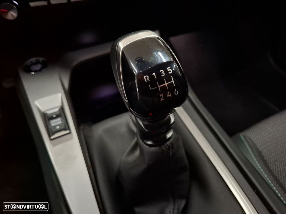 Peugeot 308 1.2 PureTech Allure - 18