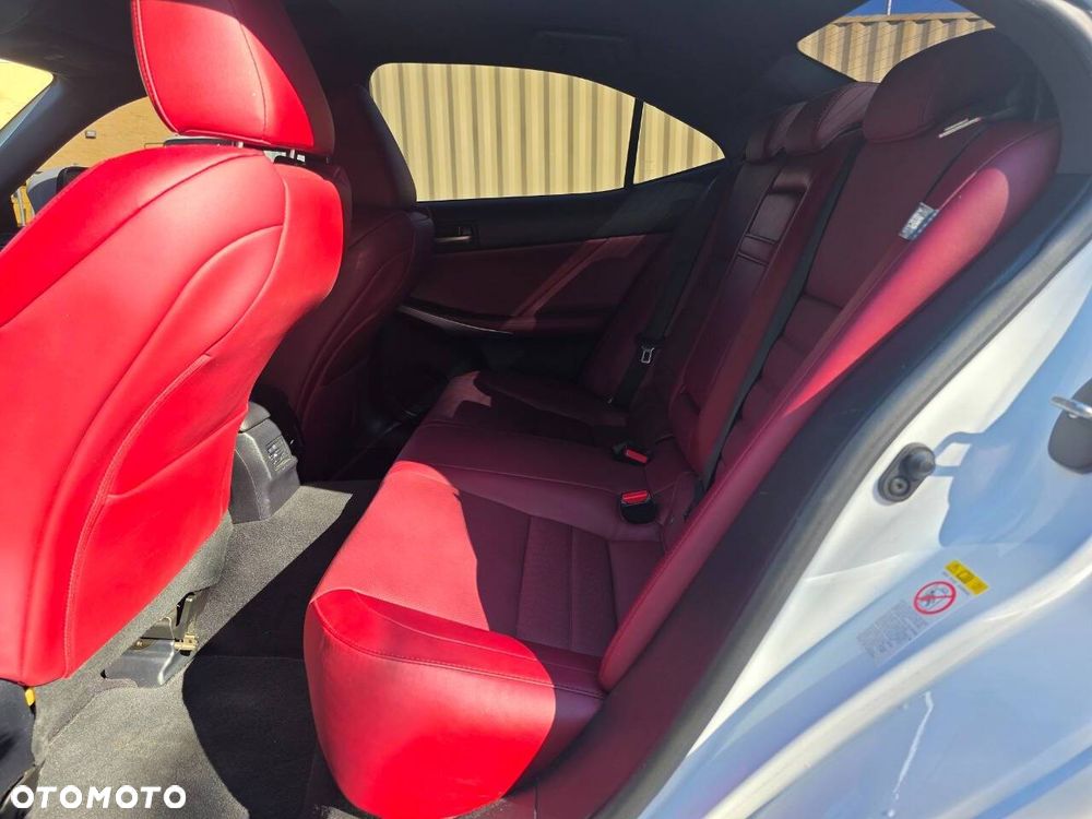 Lexus IS 200t / 300 F Sport - 10