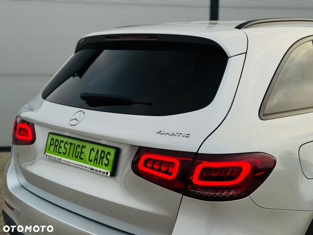 Mercedes-Benz GLC 220 d 4Matic 9G-TRONIC AMG Line Plus - 24