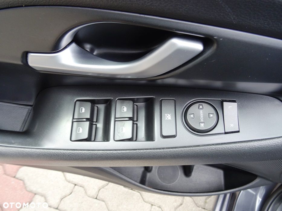 Hyundai i30 1.5 DPI Classic + - 19