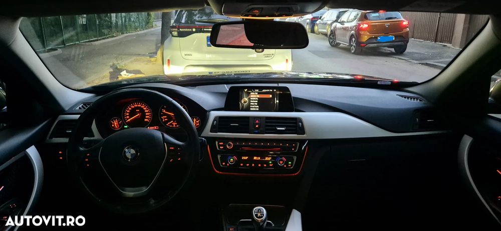 BMW Seria 3 318d Touring xDrive Advantage - 11