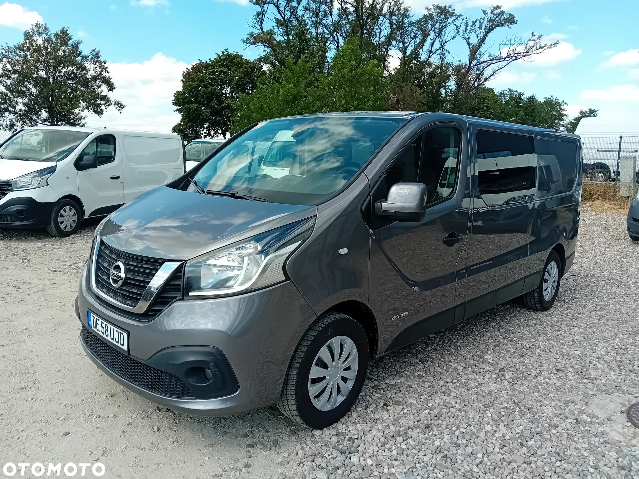Nissan NV300 - 1