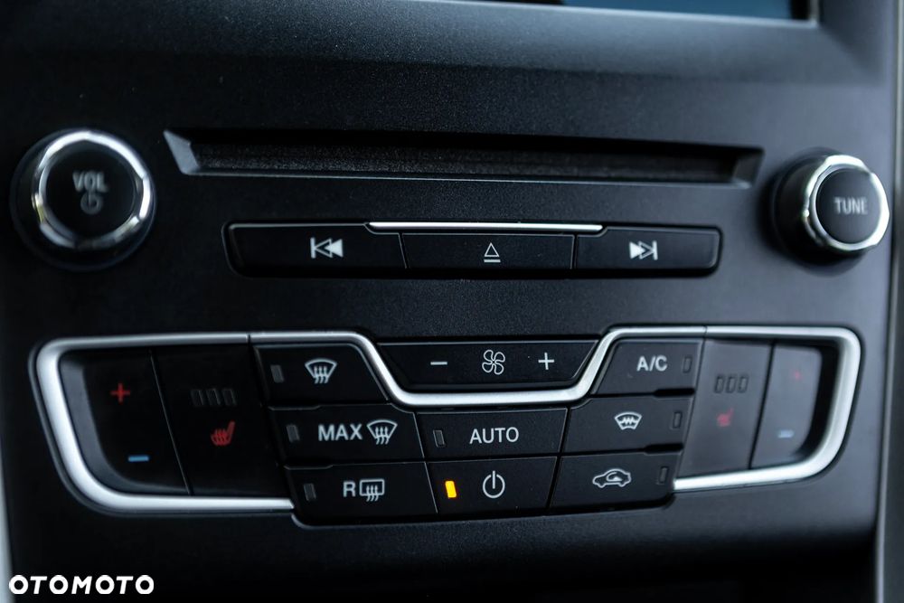 Ford Mondeo - 32