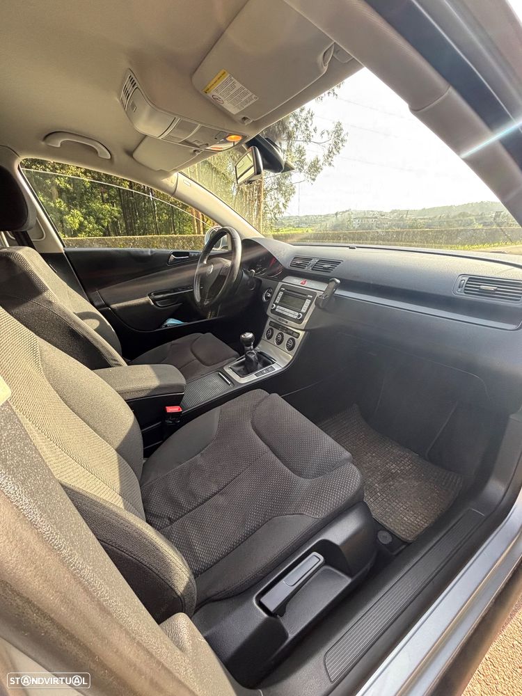 VW Passat 2.0 TDI Confortline - 16