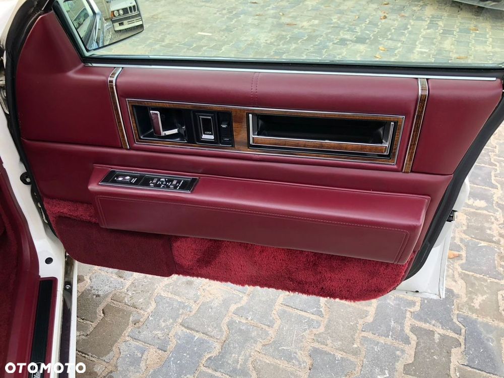 Cadillac Deville 4.9 STD - 9