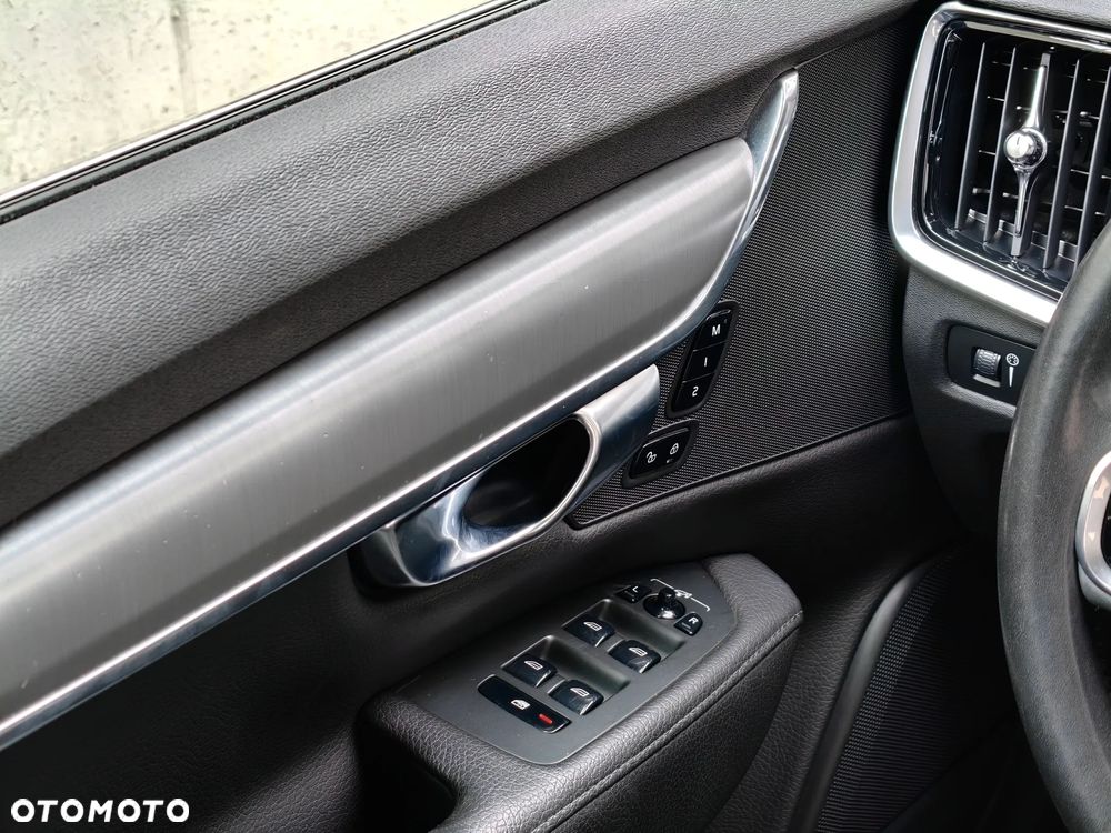 Volvo S90 D4 Momentum Pro - 36