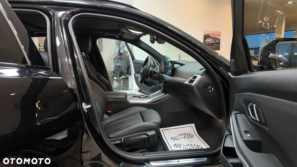 BMW Seria 3 320d xDrive M Sport - 28