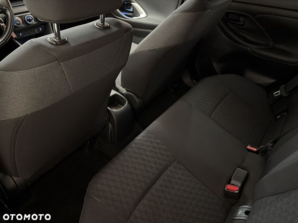 Toyota Yaris - 12