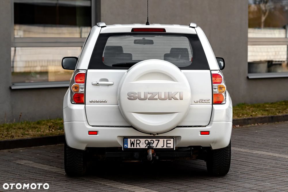 Suzuki Grand Vitara 1.6 Black&White - 32