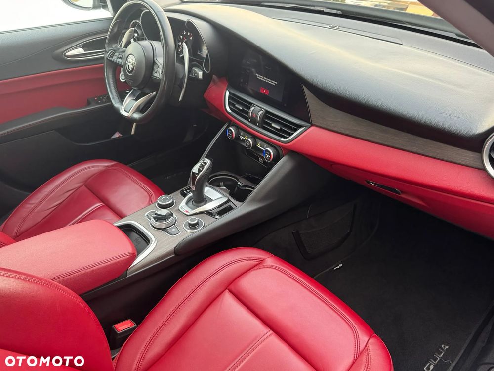 Alfa Romeo Giulia - 10