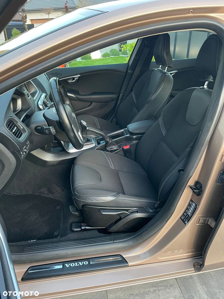 Volvo V40 D2 Summum - 13
