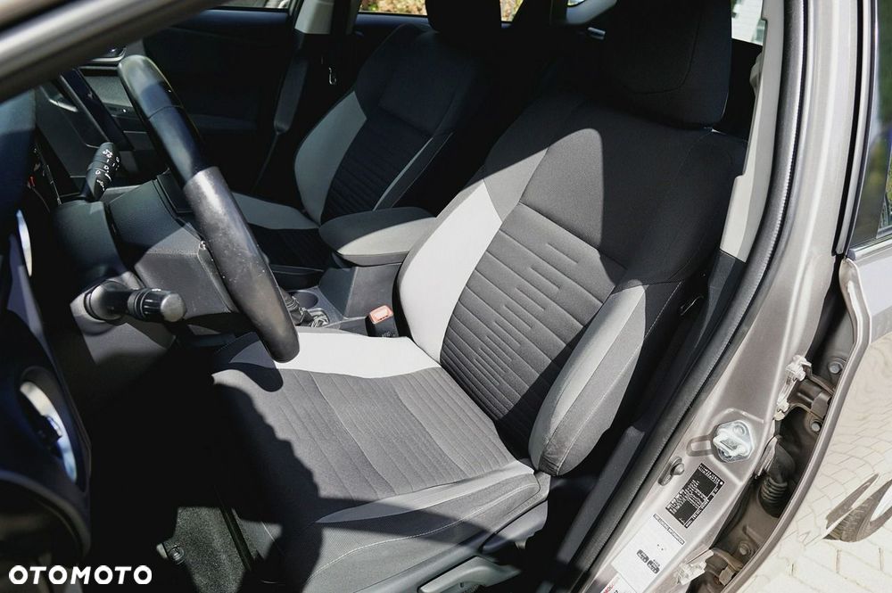 Toyota Auris Hybrid 135 Comfort - 13