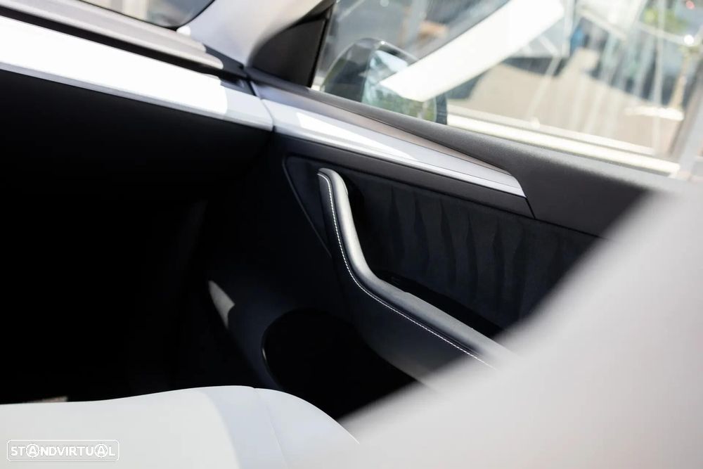 Tesla Model Y Standard - 19