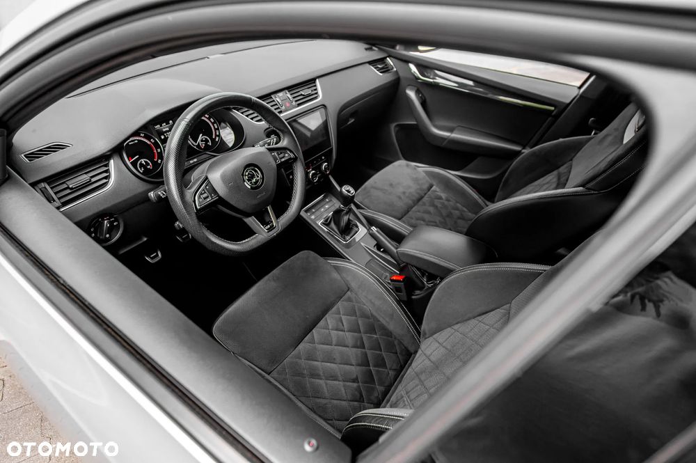 Skoda Octavia 2.0 TSI RS 230 - 16