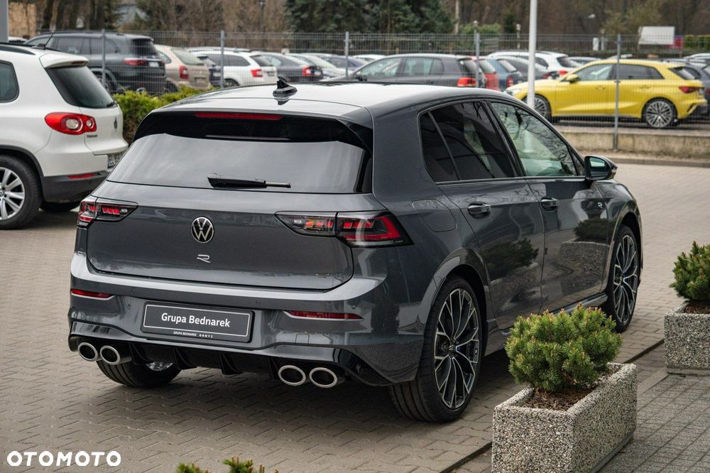 Volkswagen Golf - 11