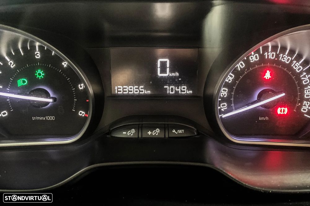 Peugeot 2008 1.6 BlueHDi Style - 34