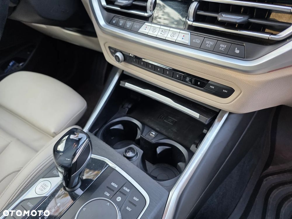 BMW Seria 3 330i Sport Line - 32