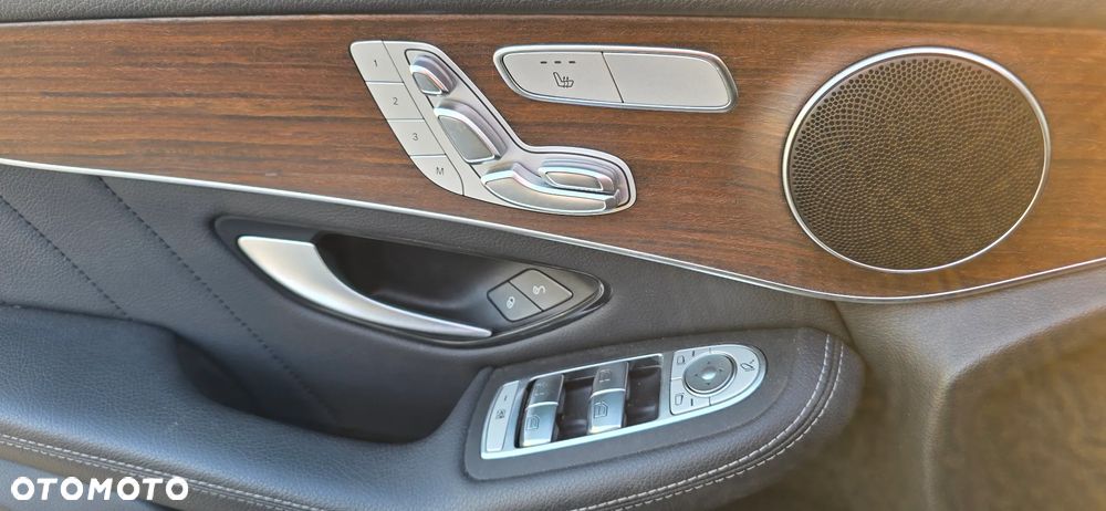 Mercedes-Benz GLC 300 4Matic 9G-TRONIC AMG Line - 23