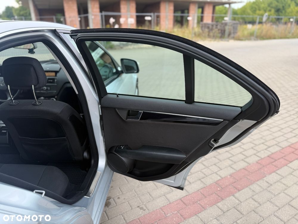 Mercedes-Benz Klasa C 200 CDI DPF Automatik Avantgarde - 15