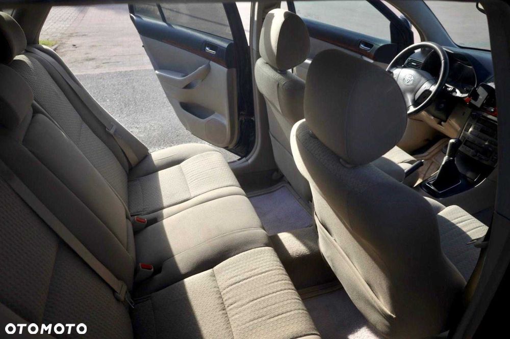 Toyota Avensis - 8