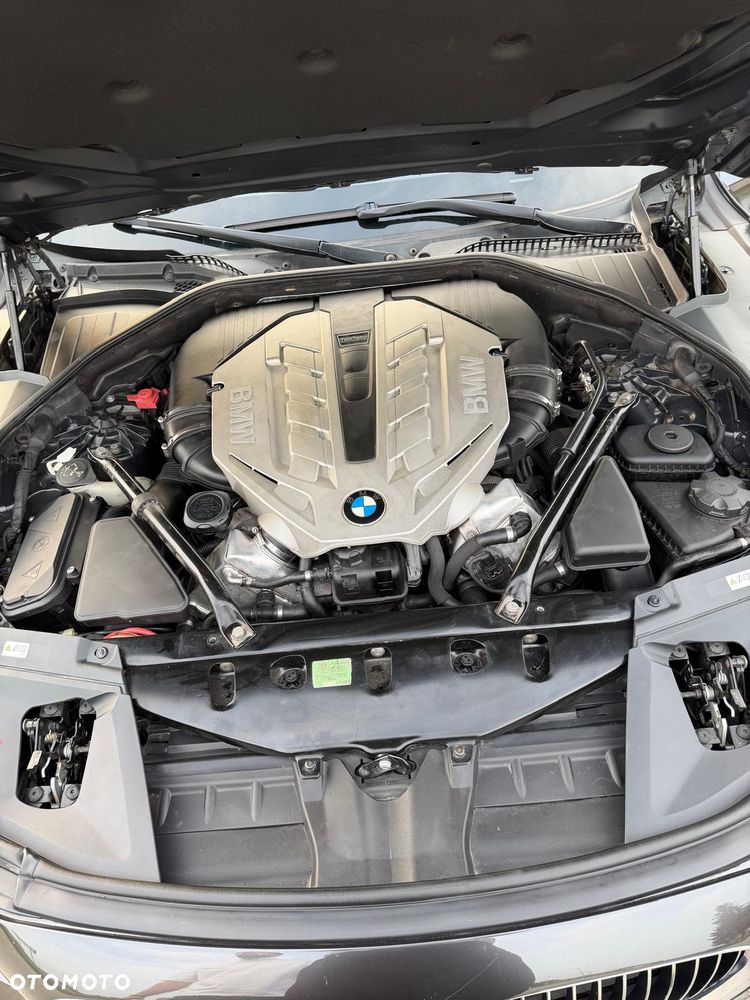 BMW Seria 7 750i xDrive - 27