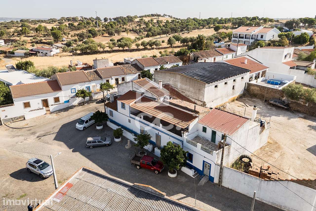 Moradia de Rés do Chão e 1º andar c/ Terraço | Mourão, Beja - Grande imagem: 3/27