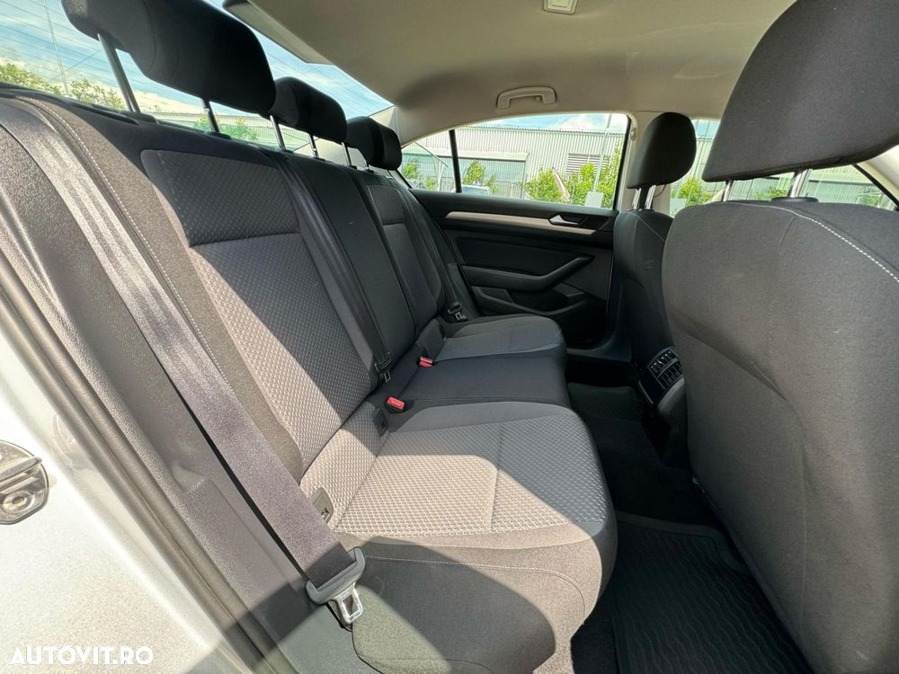Volkswagen Passat 2.0 TDI DSG Advance - 20