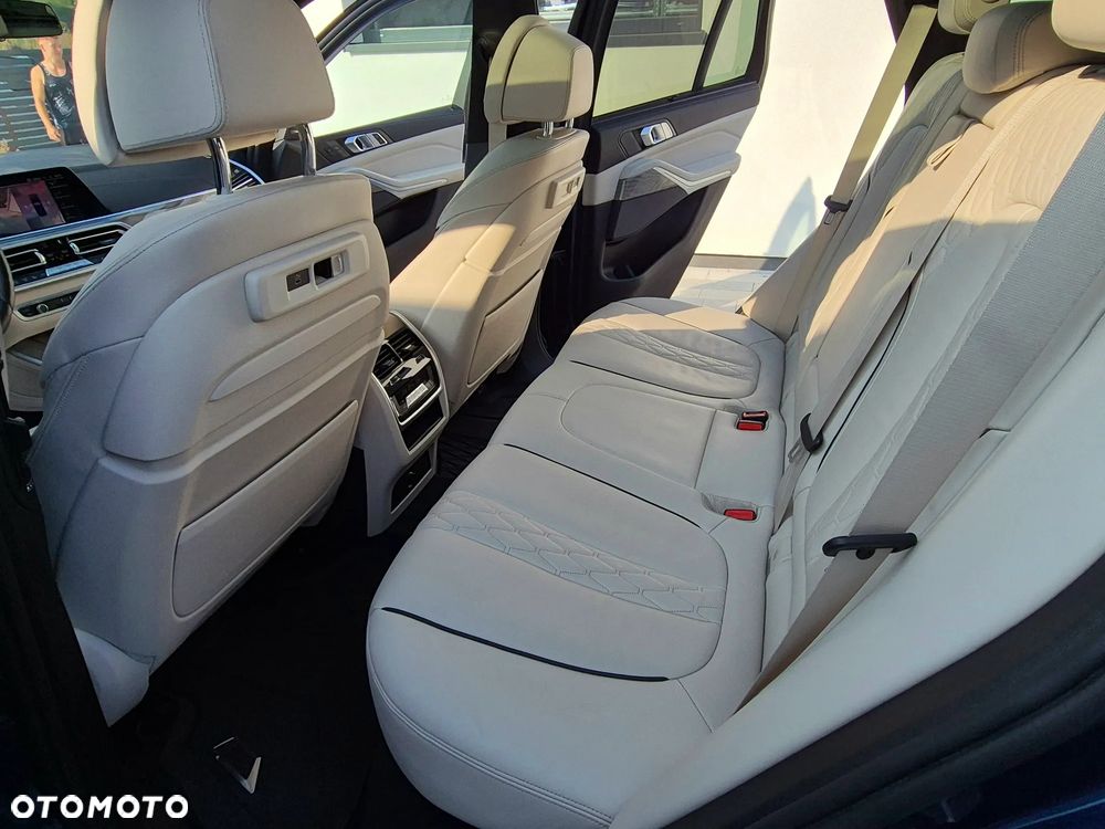 BMW X5 M50i - 28