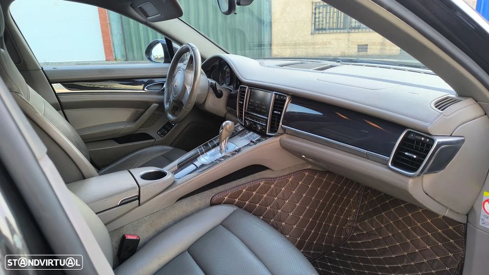 Porsche Panamera 4 Platinum Edition PDK - 11