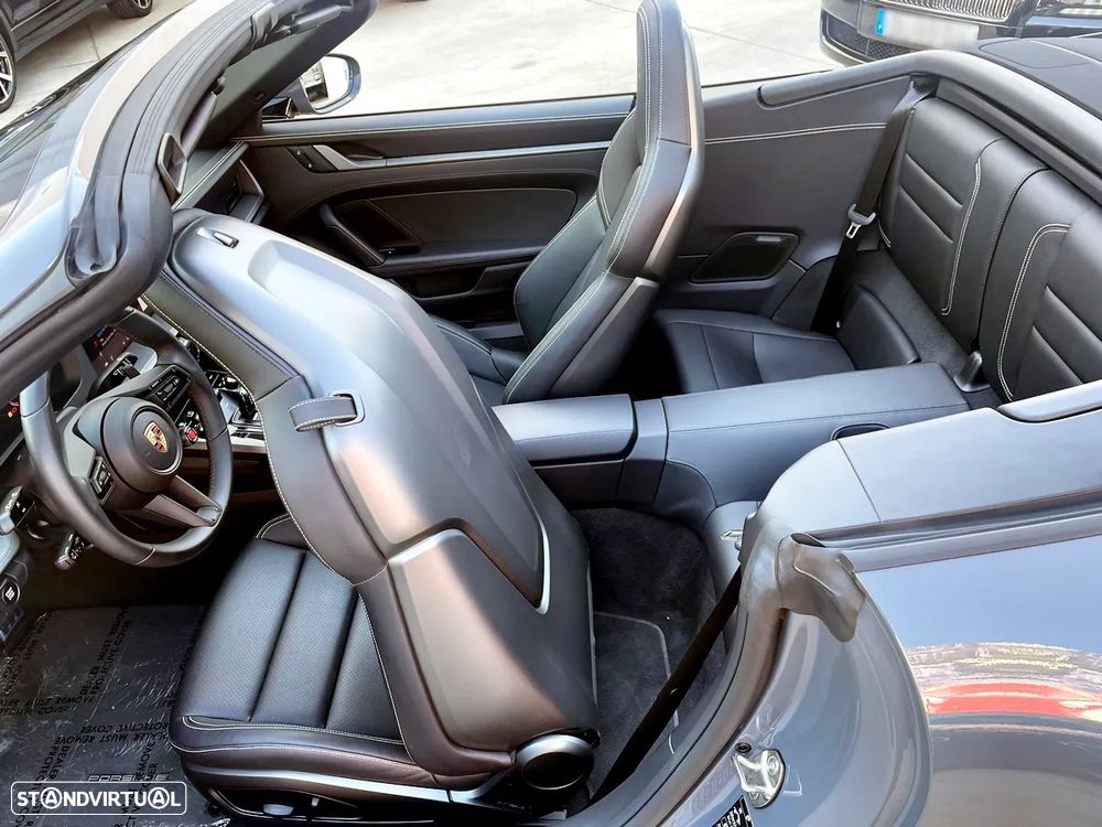 Porsche 911 (992) Carrera Cabriolet PDK - 32