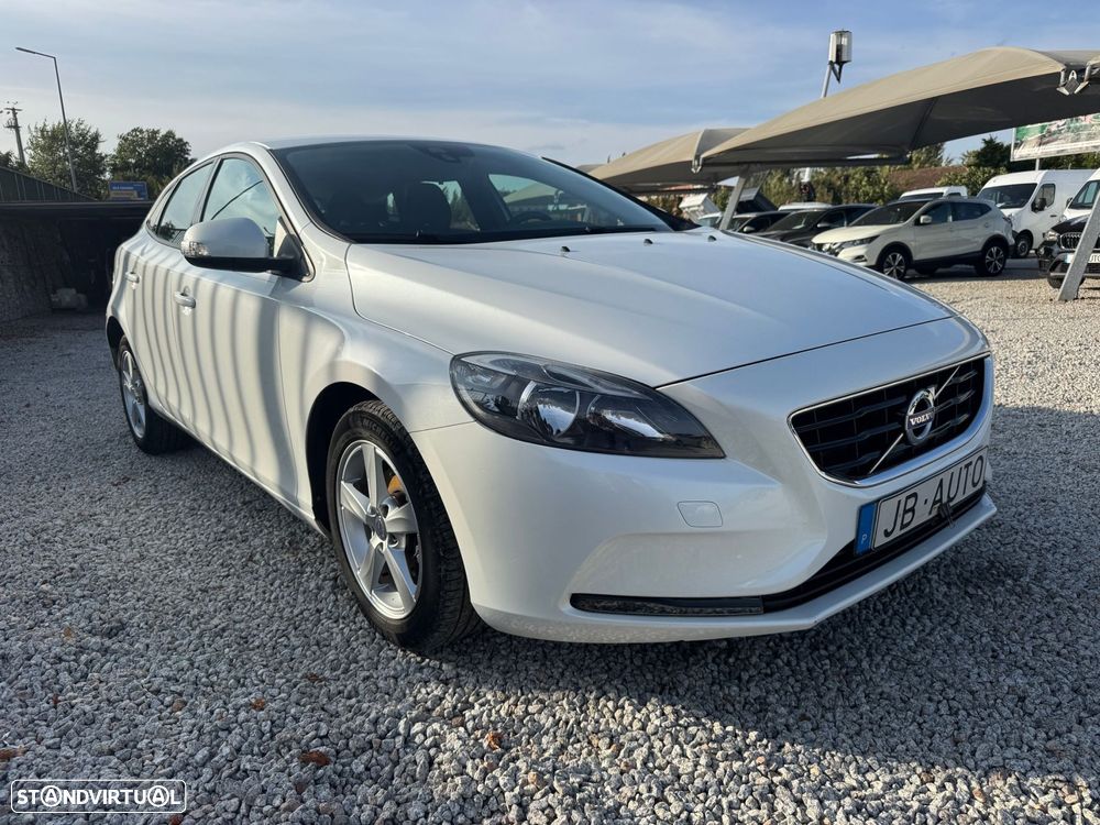 Volvo V40 2.0 D2 Momentum - 3