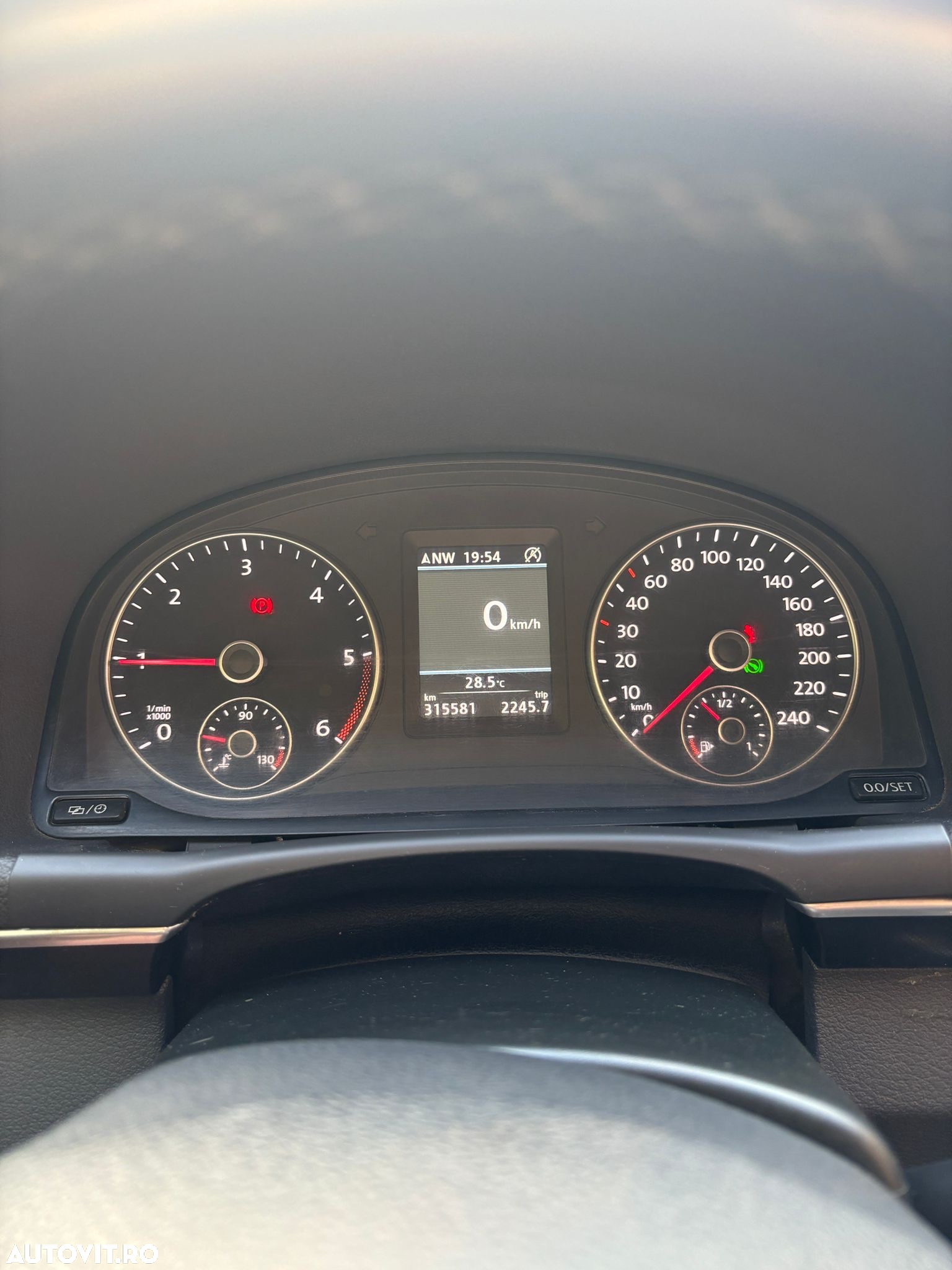 Volkswagen Touran - 3
