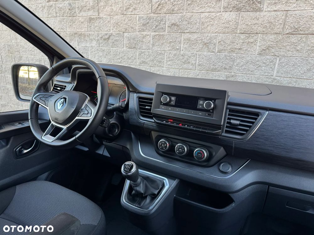 Renault Trafic 2.0 dCi - 11