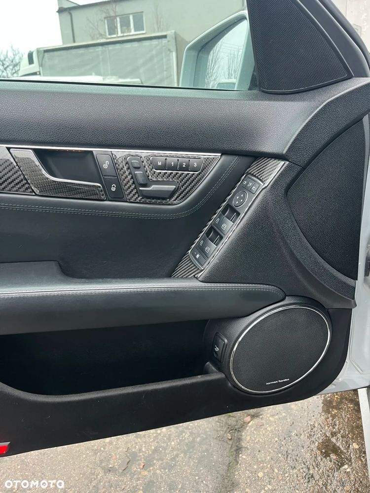 Mercedes-Benz Klasa C 63 AMG - 10