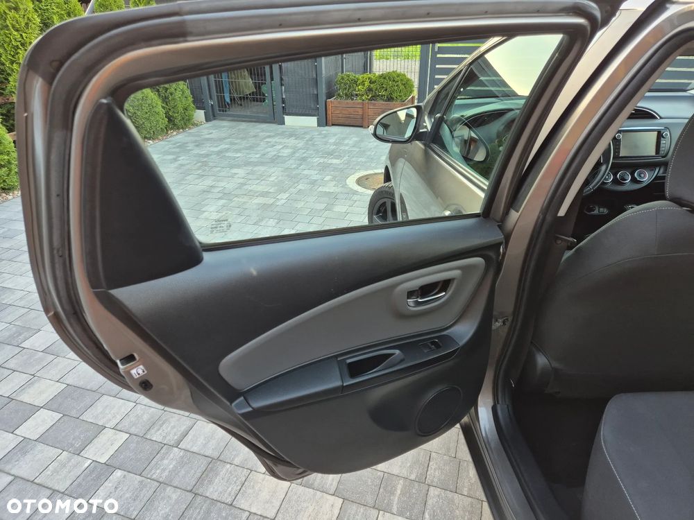 Toyota Yaris 1.33 VVT-i Lounge - 12