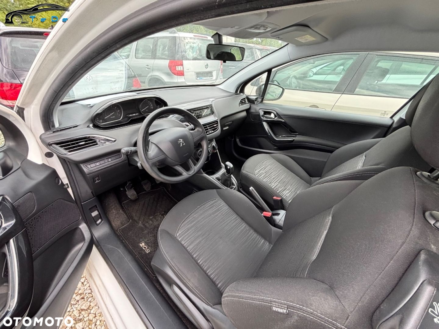 Peugeot 208 - 13