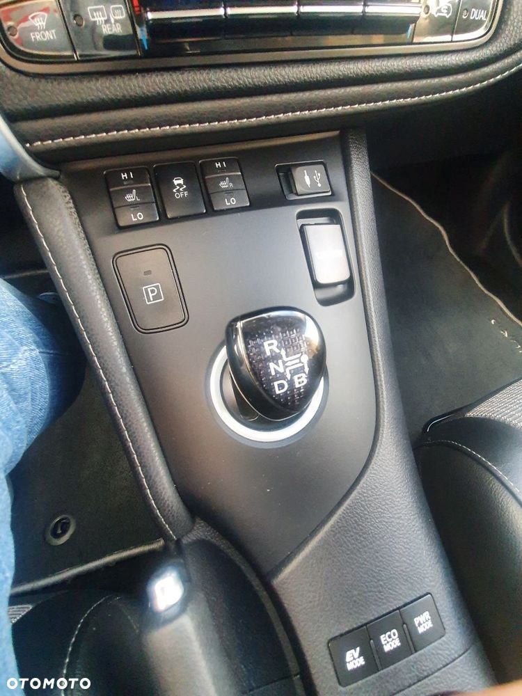 Toyota Auris Hybrid 135 Prestige - 6
