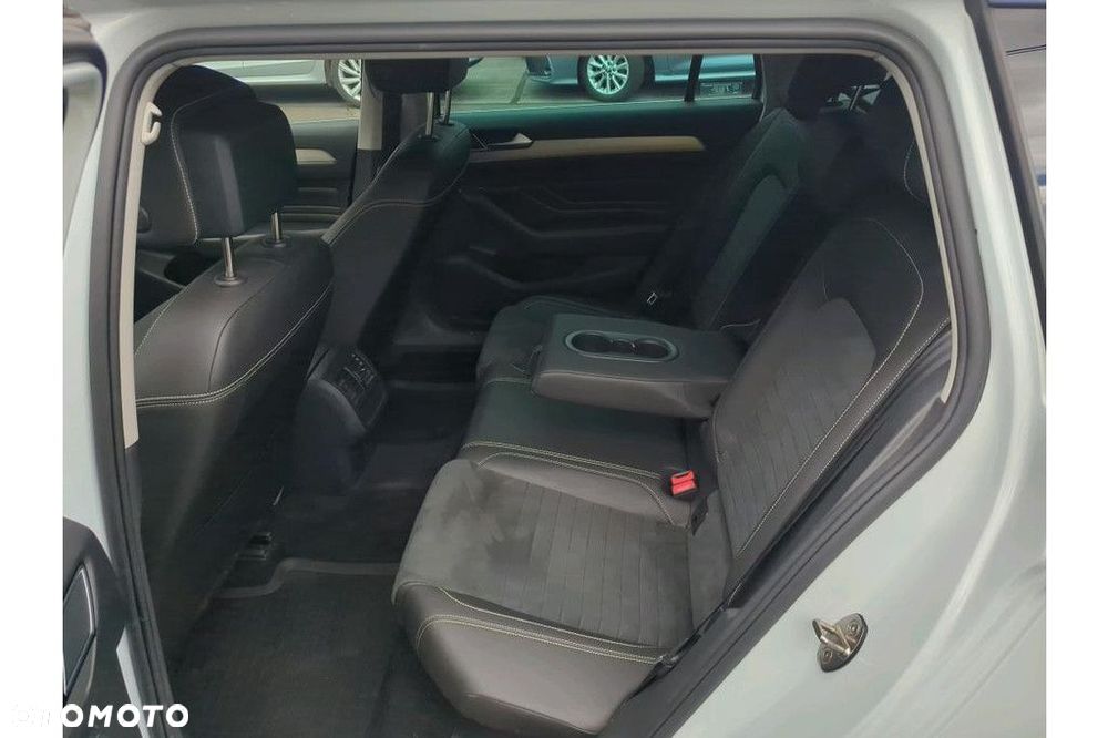 Volkswagen Passat Variant 1.5 TSI EVO Elegance DSG - 11